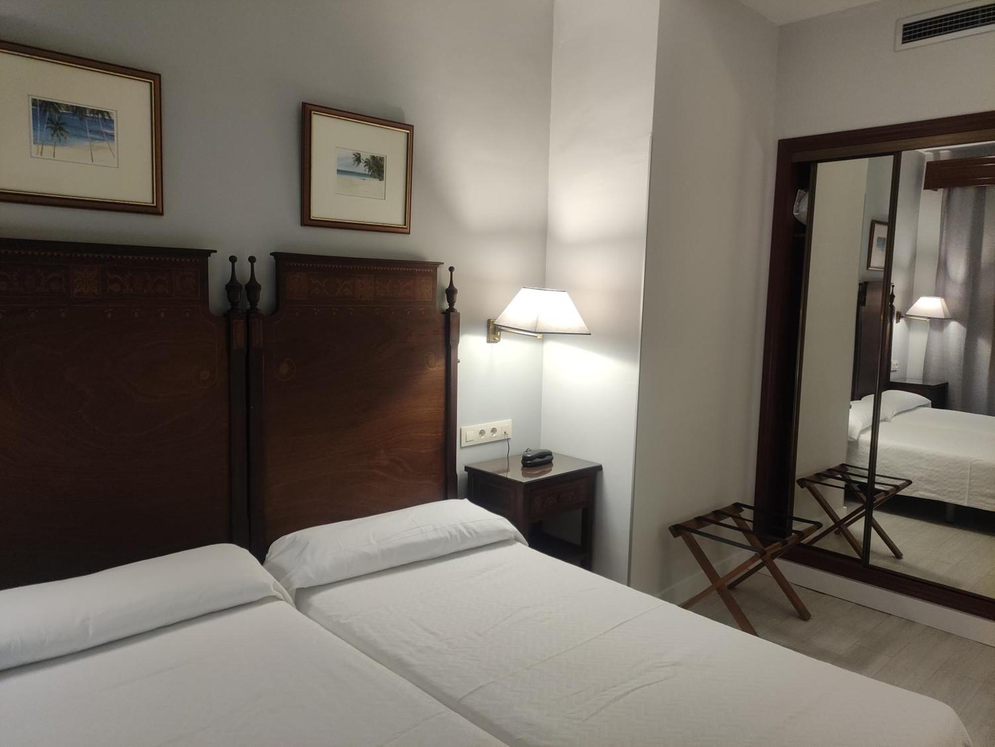 Hotel Iberia Plaza America Caces Εξωτερικό φωτογραφία